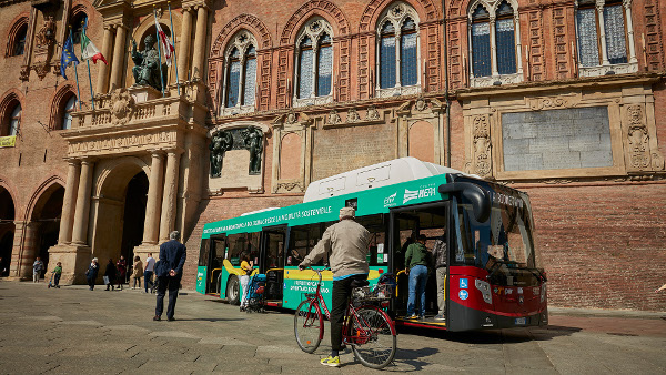 Mobilit Sostenibile A Bologna Autobus E Taxi Viaggiano Con Il